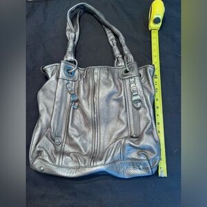 Beautiful silver metallic leather B Makowski shoulder bag in perfect condition.